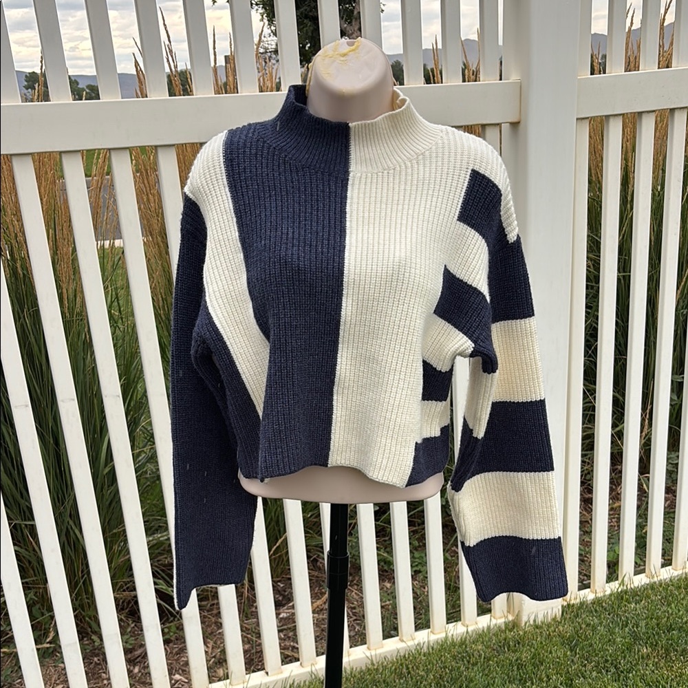 Stitch + Feather Blue & Cream Sweater Size S